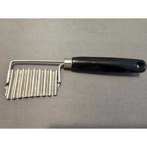 Vintage Crinkle-Cut Slicer - Kitchenware Metal Cutting Tool